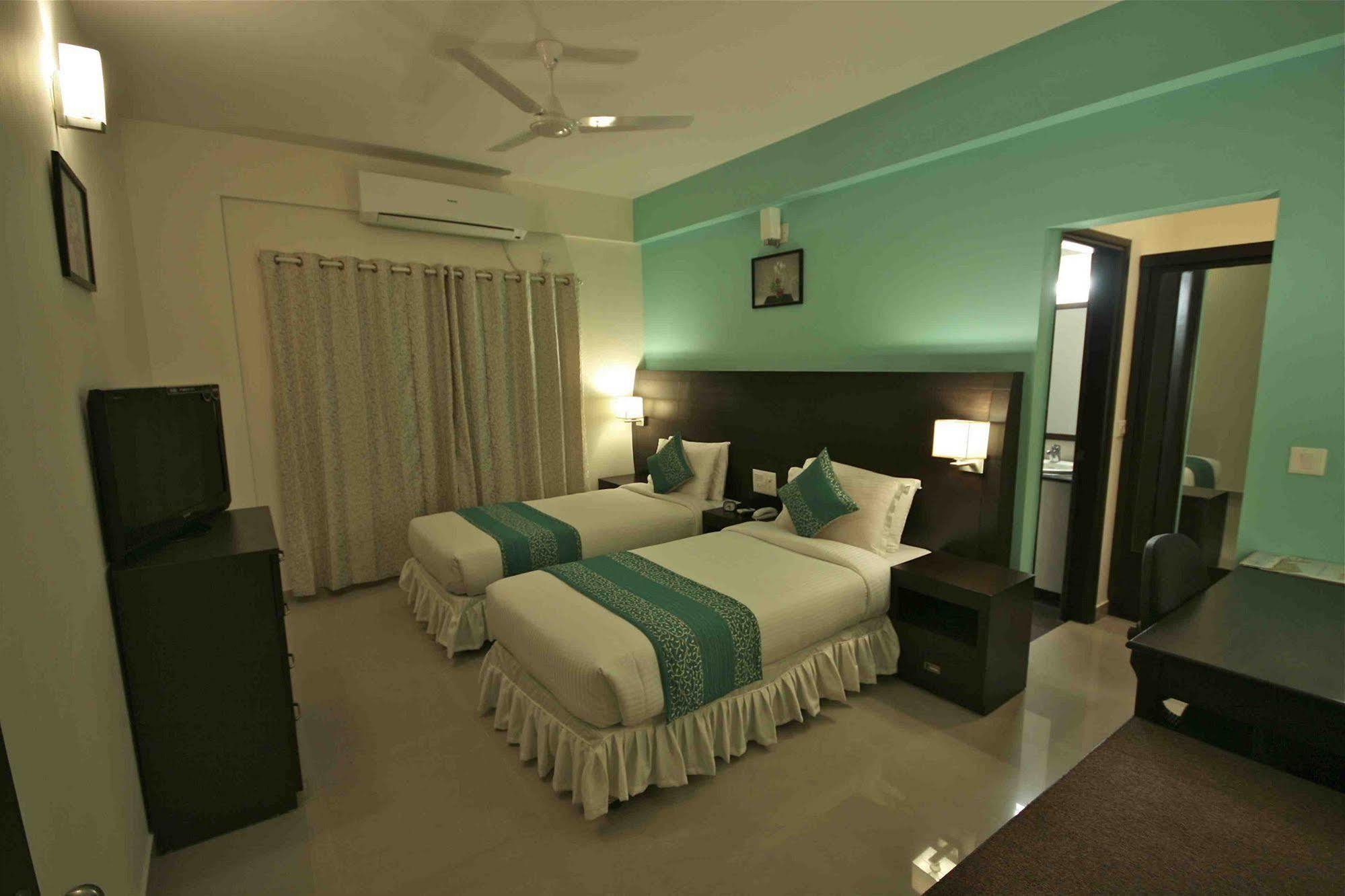 Treebo Trend Sterling Suites Inn Bangalore Bagian luar foto