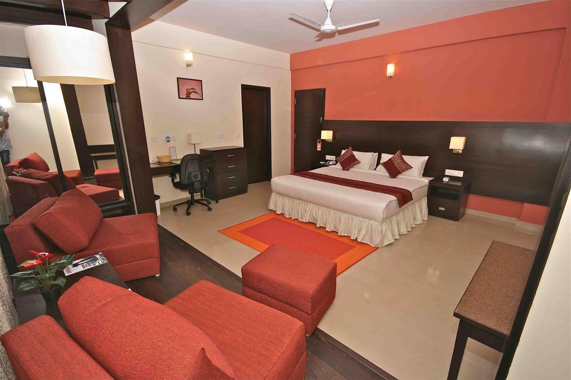 Treebo Trend Sterling Suites Inn Bangalore Bagian luar foto