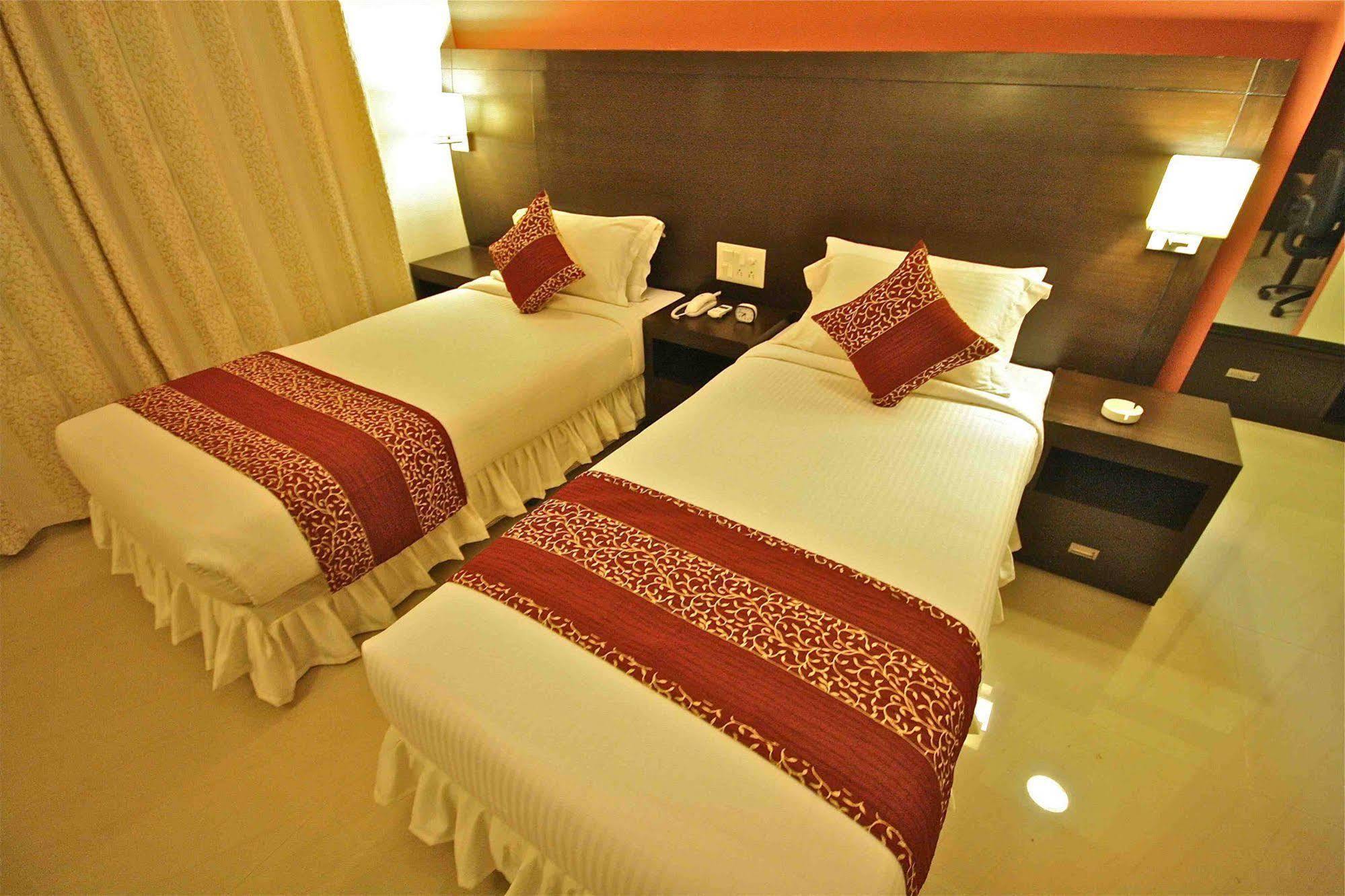 Treebo Trend Sterling Suites Inn Bangalore Bagian luar foto