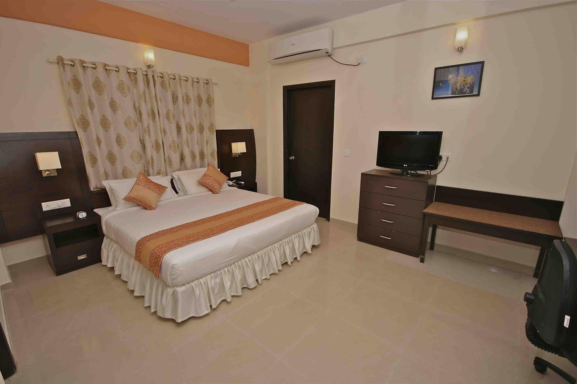 Treebo Trend Sterling Suites Inn Bangalore Bagian luar foto